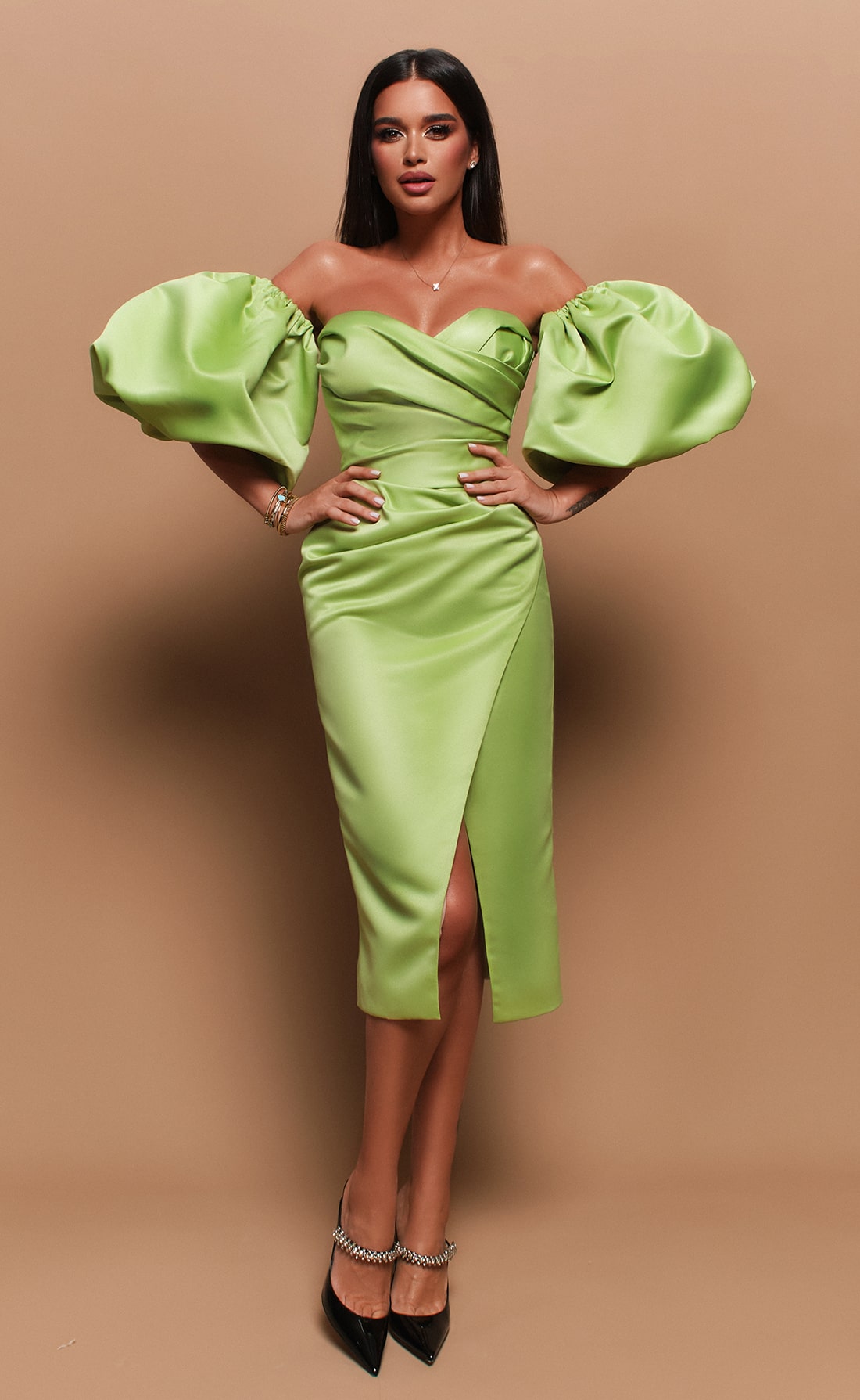 Платье-футляр со съемными рукавами светло-зеленый