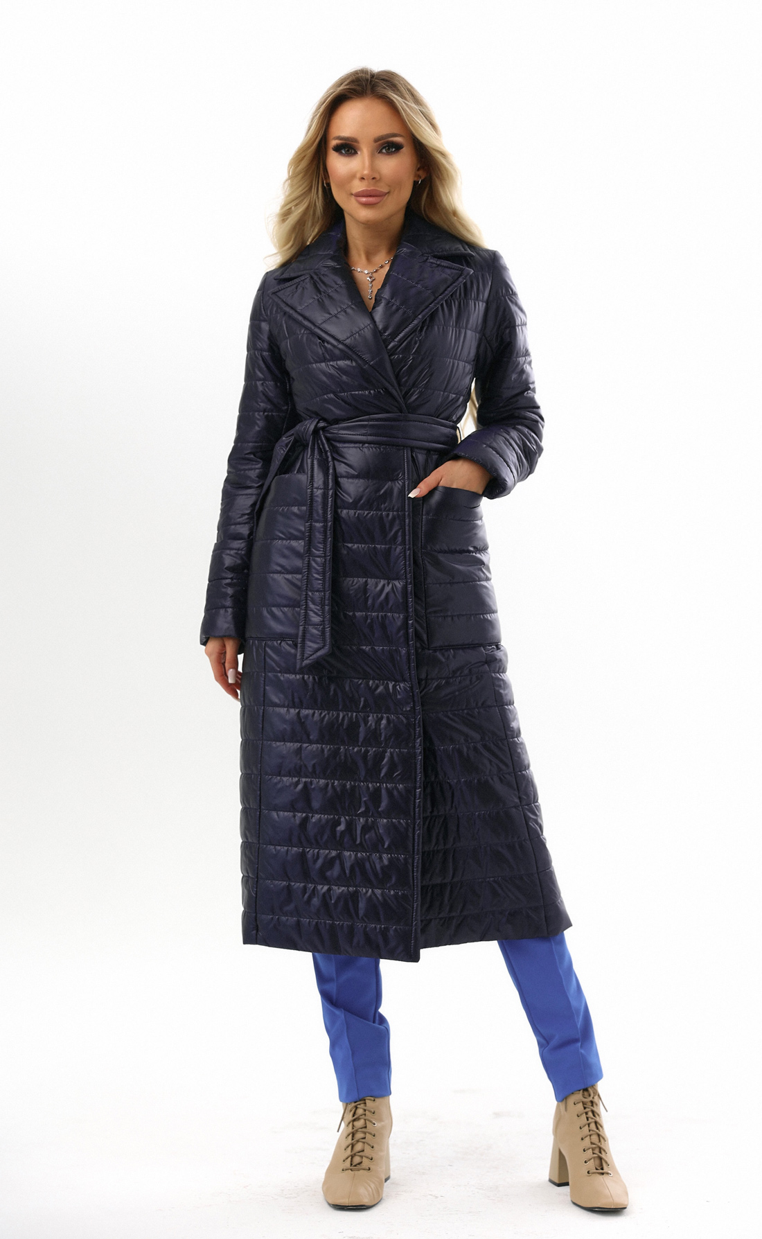 Женское демисезонное пальто макси стеганое с накладными карманами