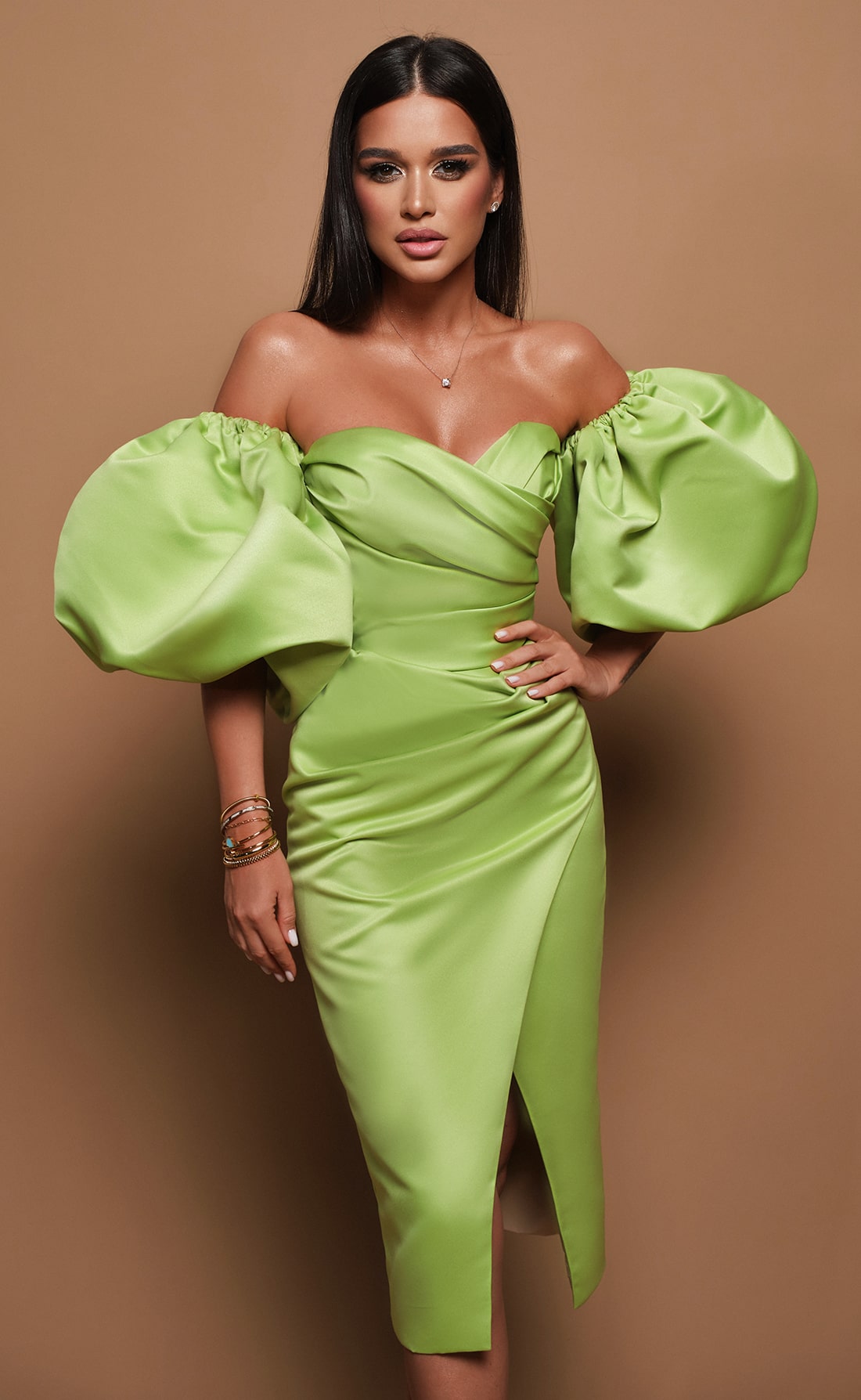 Платье-футляр со съемными рукавами светло-зеленый
